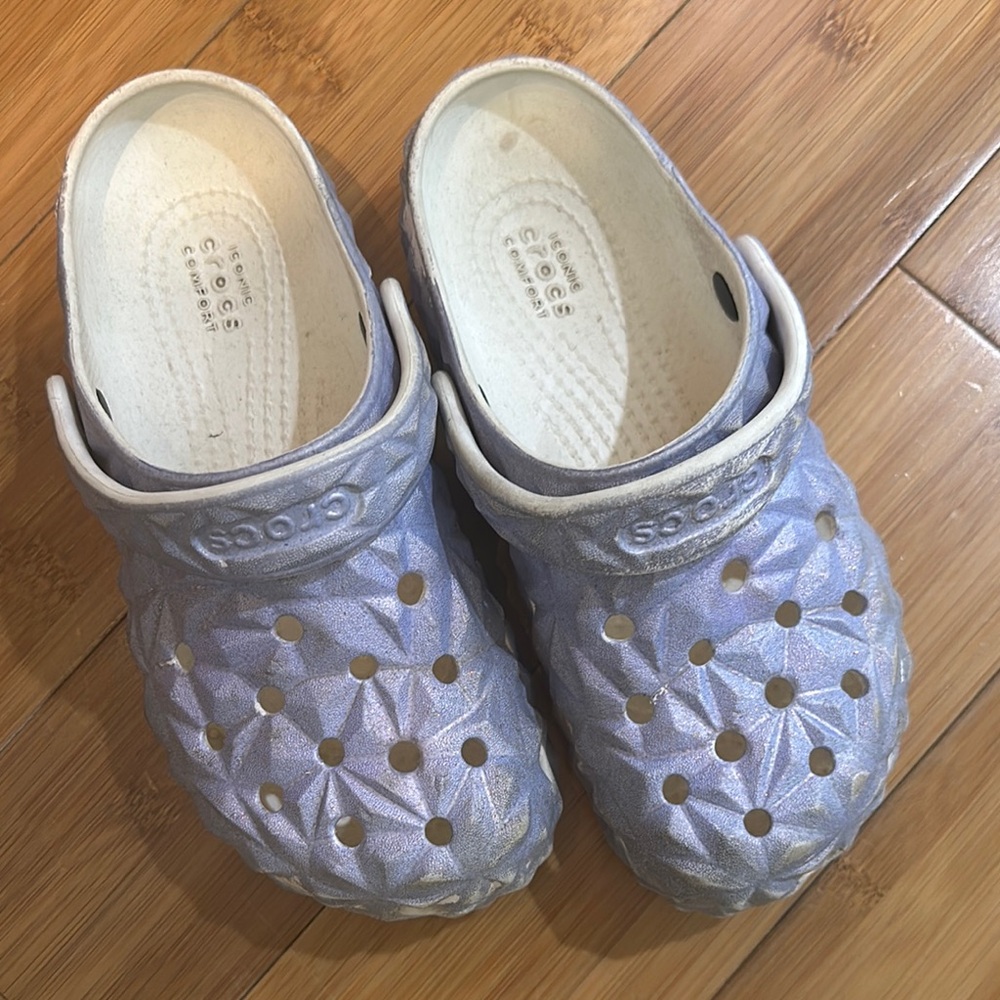 Crocs Metallic Silver Clogs